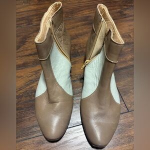 Chic Leather Ankle Boots in Brown and Cream